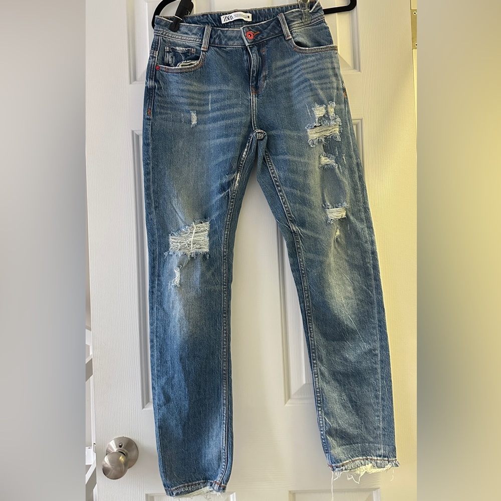 ZARA NWOT DISTRESSED JEANS PRICE FIRM